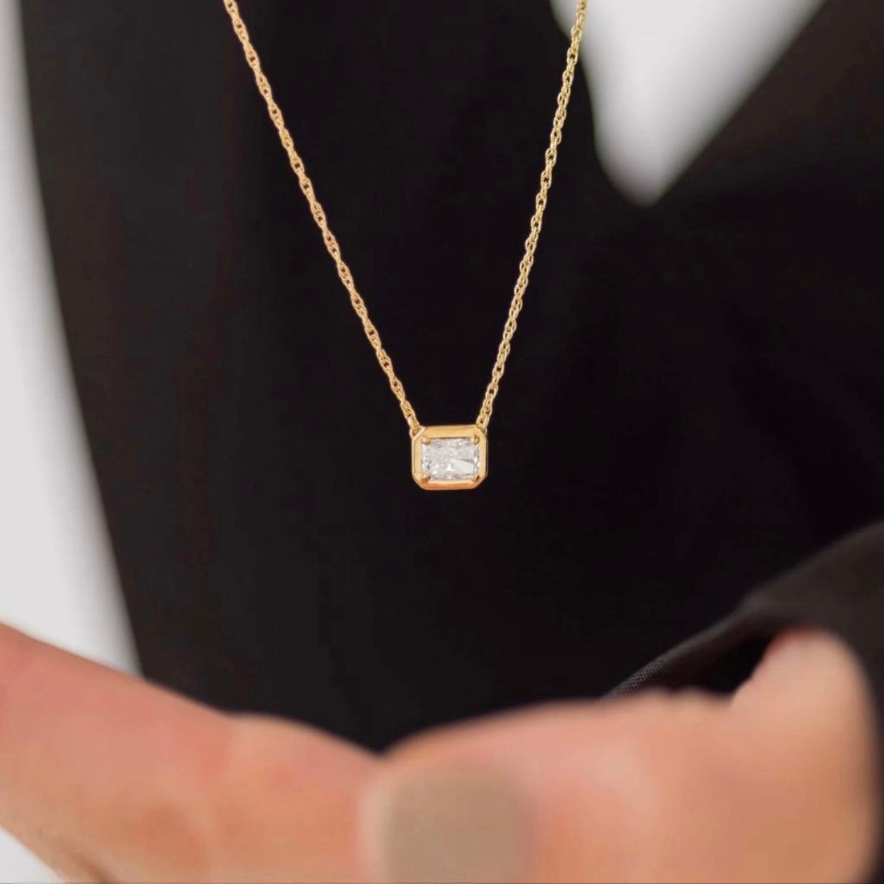 RADIANT BEZEL NECKLACE - GOLD
