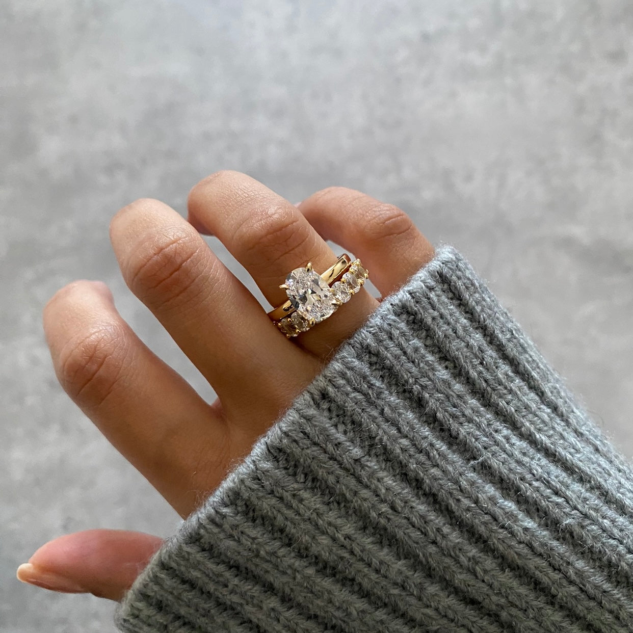 PETITE OVAL HALF ETERNITY BAND | GOLD