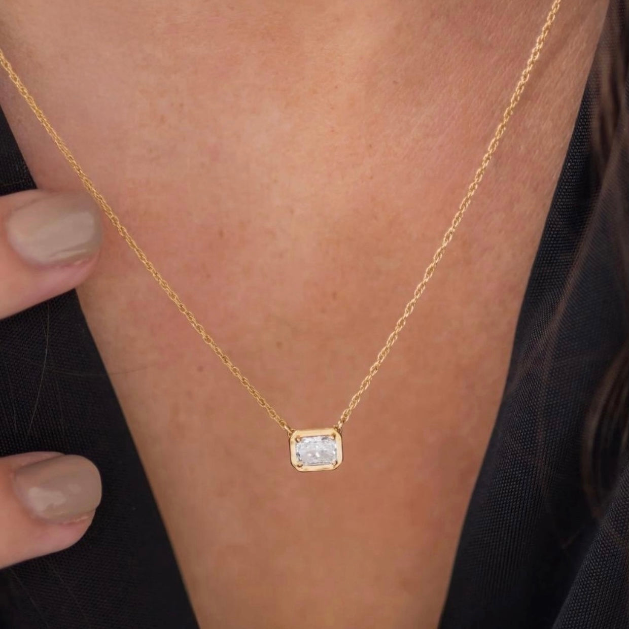 RADIANT BEZEL NECKLACE - GOLD