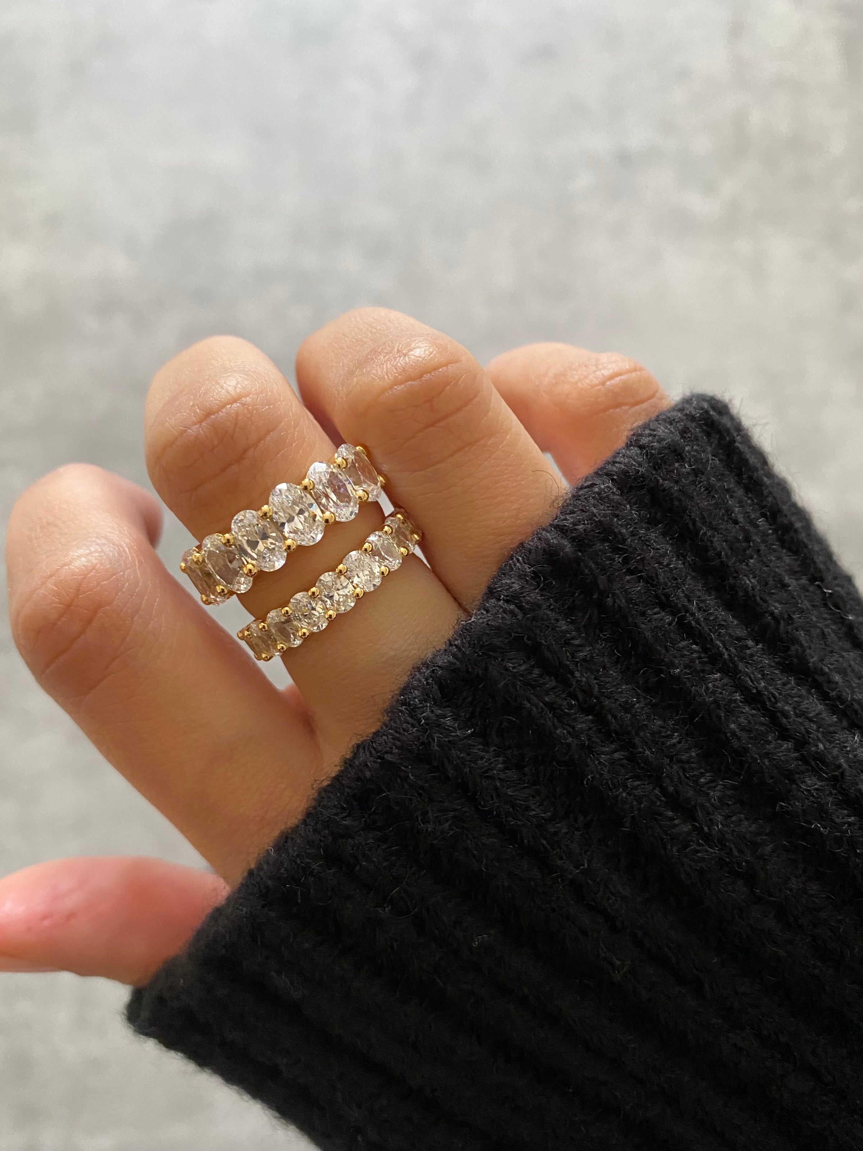 OVAL HALF ETERNITY BAND | GOLD