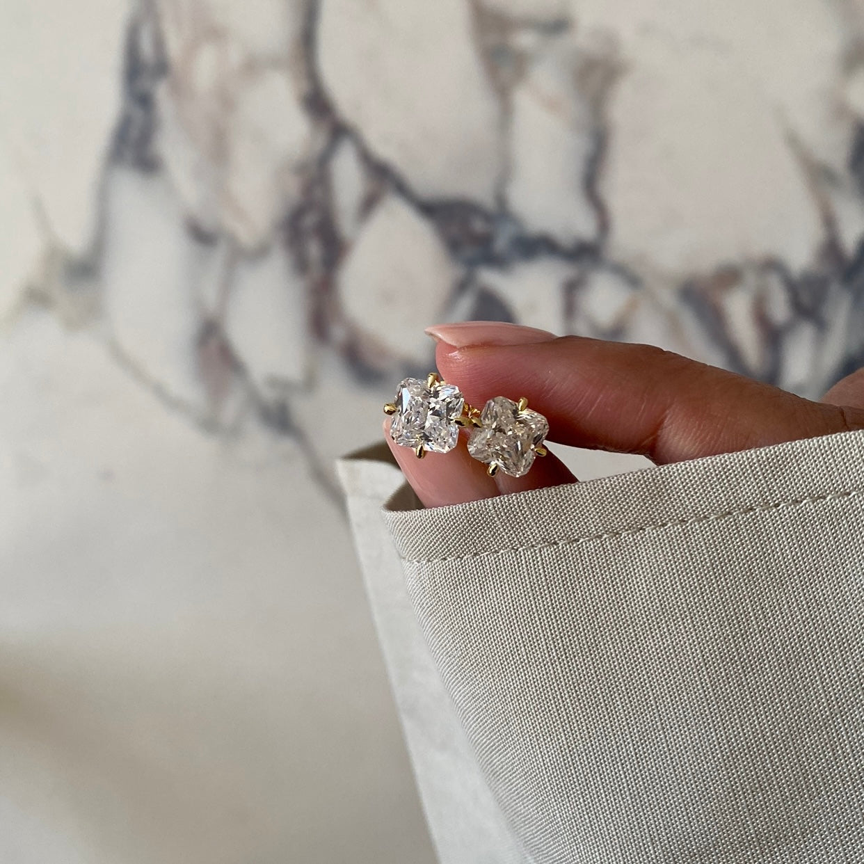 ASSCHER CUT STUDS - GOLD